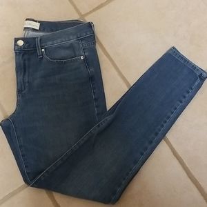 GAP TRUE SKINNY JEANS SIZE 28R